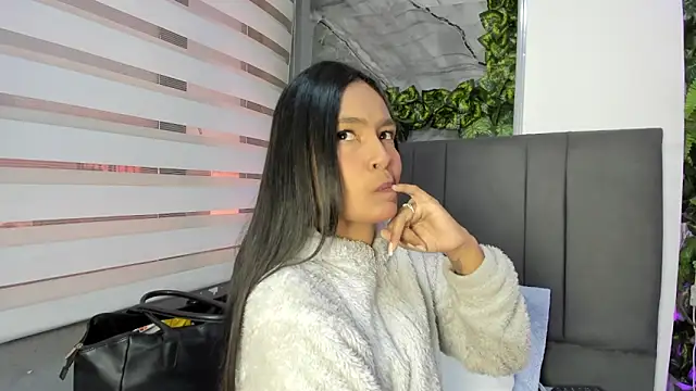 Fernanda liie  online show from December 2025 12:31:02 PM