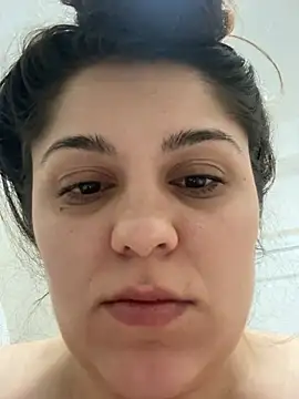 Layla- online show from March 2026 10:57:02 PM