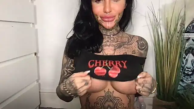 Snapshot of Peaches_and_the_Cream chatting on March 2026 02:35:02 PM Peaches and the Cream online show from March 2026 02:35:02 PM