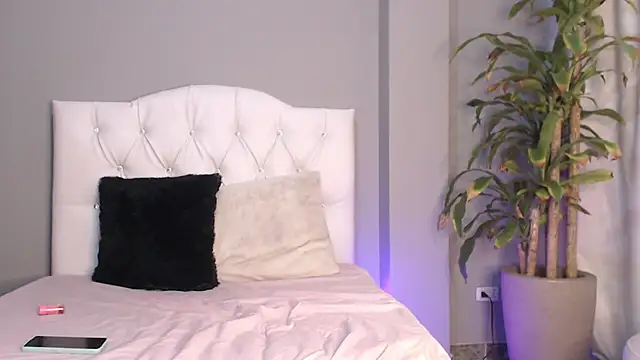 Snapshot of fernandaqueens chatting on March 2025 03:02:01 PM fernandaqueens online show from March 2025 03:02:01 PM