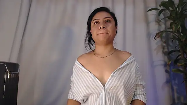 Snapshot of fernandaqueens chatting on March 2025 02:12:02 PM fernandaqueens online show from March 2025 02:12:02 PM