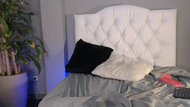 Snapshot of fernandaqueens chatting on March 2025 05:18:01 PM fernandaqueens online show from March 2025 05:18:01 PM