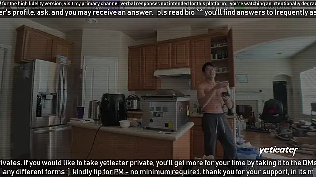 Snapshot of yetieater chatting on December 2024 07:29:01 PM yetieater online show from December 2024 07:29:01 PM