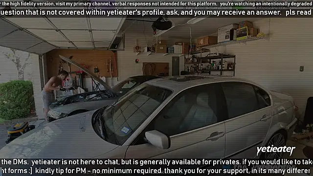 Snapshot of yetieater chatting on March 2025 09:02:02 PM yetieater online show from March 2025 09:02:02 PM