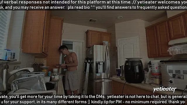 Snapshot of yetieater chatting on February 2026 08:02:02 PM yetieater online show from February 2026 08:02:02 PM