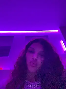 Snapshot of redvelved__011 chatting on November 2025 09:24:02 PM redvelved 011 online show from November 2025 09:24:02 PM