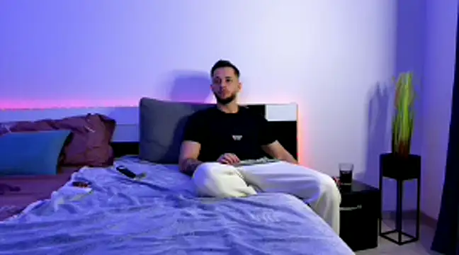 Snapshot of nicholasX1 chatting on March 2025 01:03:02 AM nicholasX1 online show from March 2025 01:03:02 AM