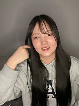 MinaKubo online show from April 2026 01:23:02 PM