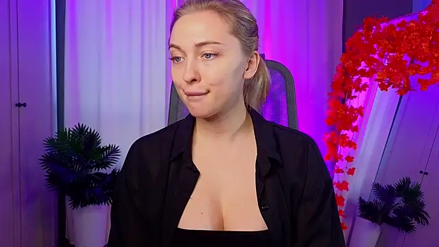 christie luv online show from November 2025 01:11:02 PM