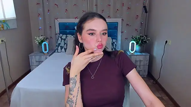 Snapshot of EmelyMason chatting on December 2025 09:13:02 AM EmelyMason online show from December 2025 09:13:02 AM