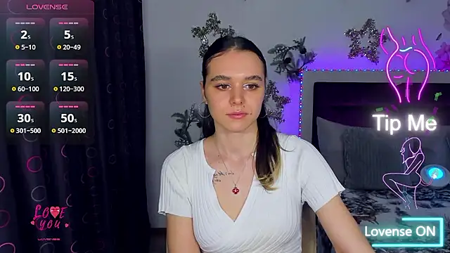 Snapshot of EmelyMason chatting on January 2026 12:52:01 PM EmelyMason online show from January 2026 12:52:01 PM