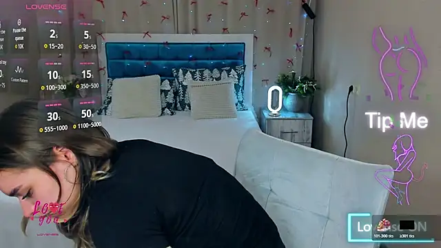 Snapshot of EmelyMason chatting on February 2026 05:01:01 AM EmelyMason online show from February 2026 05:01:01 AM