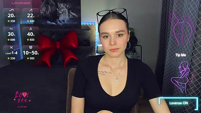 Snapshot of EmelyMason chatting on February 2026 12:44:02 PM EmelyMason online show from February 2026 12:44:02 PM