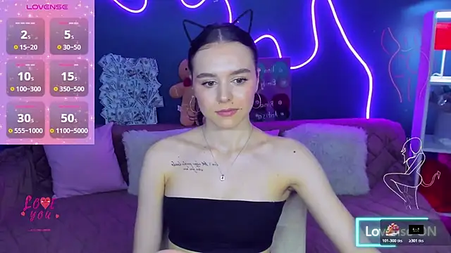 Snapshot of EmelyMason chatting on February 2026 12:49:01 PM EmelyMason online show from February 2026 12:49:01 PM