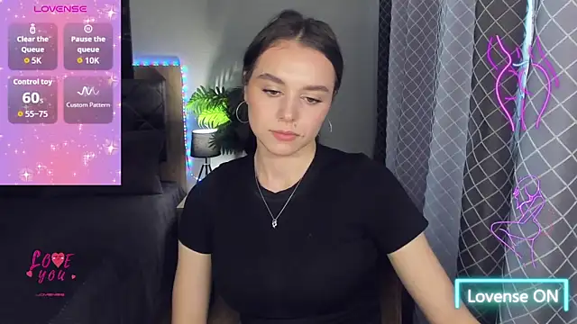 Snapshot of EmelyMason chatting on February 2026 11:42:01 AM EmelyMason online show from February 2026 11:42:01 AM