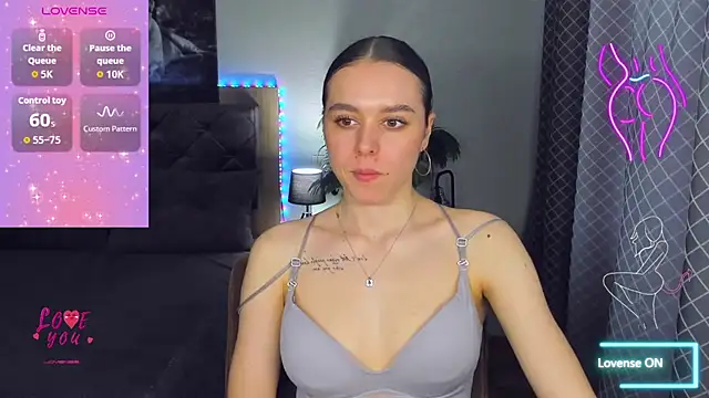 Snapshot of EmelyMason chatting on February 2026 12:28:02 PM EmelyMason online show from February 2026 12:28:02 PM