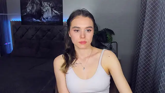 Snapshot of EmelyMason chatting on March 2026 11:38:01 AM EmelyMason online show from March 2026 11:38:01 AM