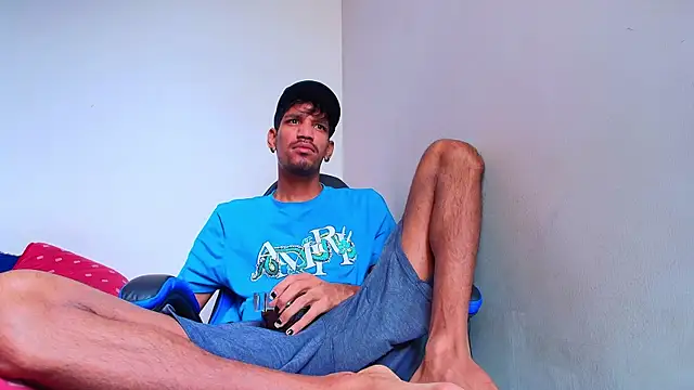 Snapshot of Miguel_bigcock chatting on June 2026 01:59:02 PM Miguel bigcock online show from June 2026 01:59:02 PM