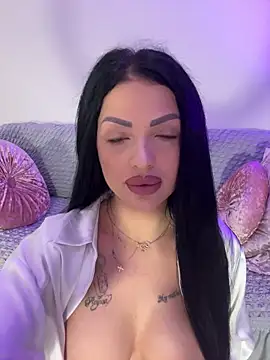 Snapshot of IrisRossie chatting on June 2026 05:13:02 AM IrisRossie online show from June 2026 05:13:02 AM