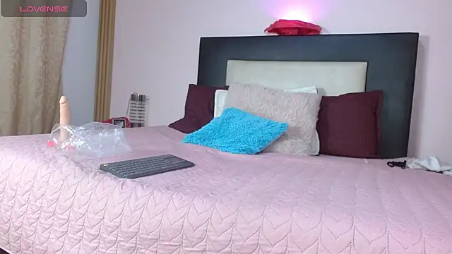 LorenaJoness online show from November 2025 02:44:01 PM