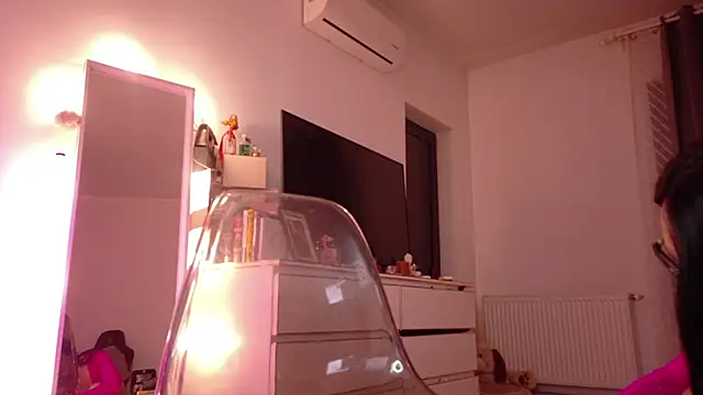 MiaKnoxxx online show from December 2025 09:44:01 PM