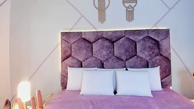 aurora collinss  online show from November 2025 01:13:02 PM