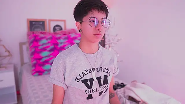 tommy blue online show from September 2025 01:28:02 AM