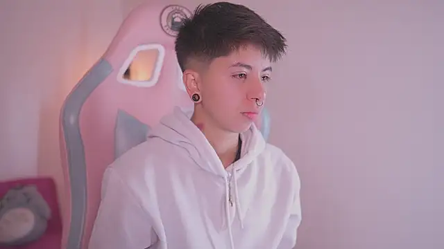 tommy blue online show from November 2025 12:17:01 PM