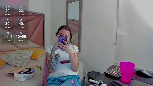 Snapshot of SaskiaGrendel chatting on April 2026 12:05:02 AM SaskiaGrendel online show from April 2026 12:05:02 AM