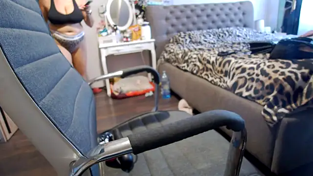 Jennifer24    online show from September 2025 09:42:02 AM