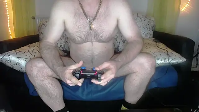 Snapshot of BiggedyBear chatting on December 2025 02:19:02 AM BiggedyBear online show from December 2025 02:19:02 AM