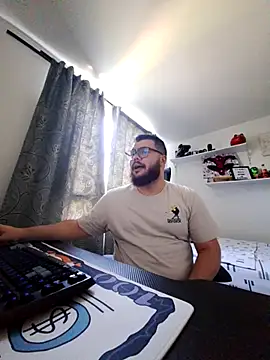 Snapshot of Edmund98 chatting on September 2025 06:02:01 PM Edmund98 online show from September 2025 06:02:01 PM