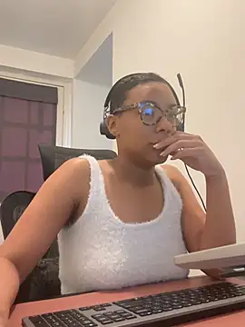 Snapshot of Melia_Rayne chatting on April 2026 09:37:01 AM Melia Rayne online show from April 2026 09:37:01 AM
