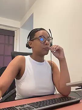 Snapshot of Melia_Rayne chatting on April 2026 09:11:02 AM Melia Rayne online show from April 2026 09:11:02 AM