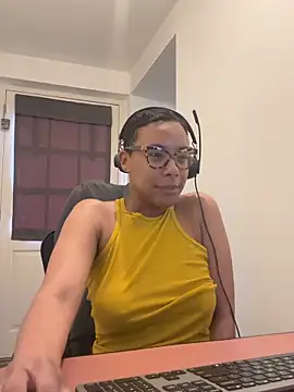 Snapshot of Melia_Rayne chatting on April 2026 09:52:02 AM Melia Rayne online show from April 2026 09:52:02 AM