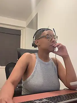 Snapshot of Melia_Rayne chatting on April 2026 12:25:02 PM Melia Rayne online show from April 2026 12:25:02 PM