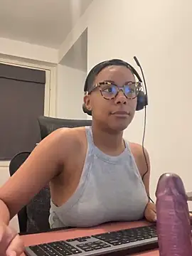 Snapshot of Melia_Rayne chatting on April 2026 09:36:02 AM Melia Rayne online show from April 2026 09:36:02 AM