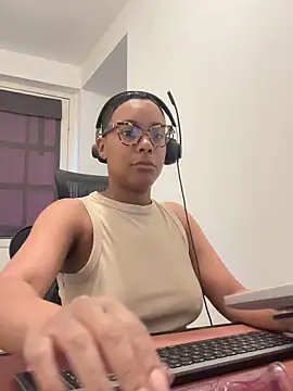 Snapshot of Melia_Rayne chatting on May 2026 09:14:01 AM Melia Rayne online show from May 2026 09:14:01 AM
