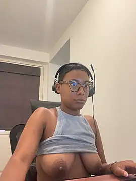 Snapshot of Melia_Rayne chatting on June 2026 10:15:01 AM Melia Rayne online show from June 2026 10:15:01 AM