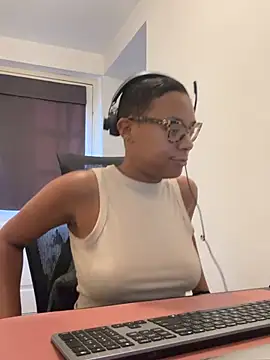 Snapshot of Melia_Rayne chatting on July 2026 09:35:01 AM Melia Rayne online show from July 2026 09:35:01 AM