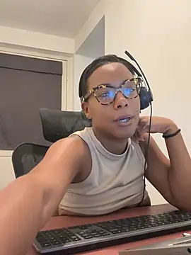 Snapshot of Melia_Rayne chatting on July 2026 10:21:02 AM Melia Rayne online show from July 2026 10:21:02 AM