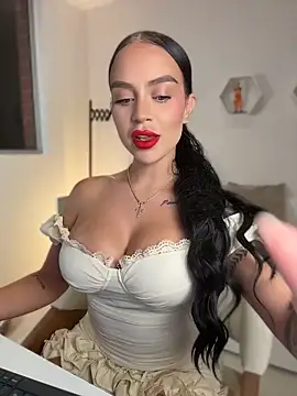 Snapshot of ValentinaMilann chatting on May 2026 12:51:02 AM ValentinaMilann online show from May 2026 12:51:02 AM