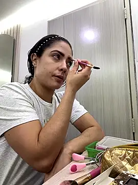 isabella winkler online show from January 2026 02:30:02 PM