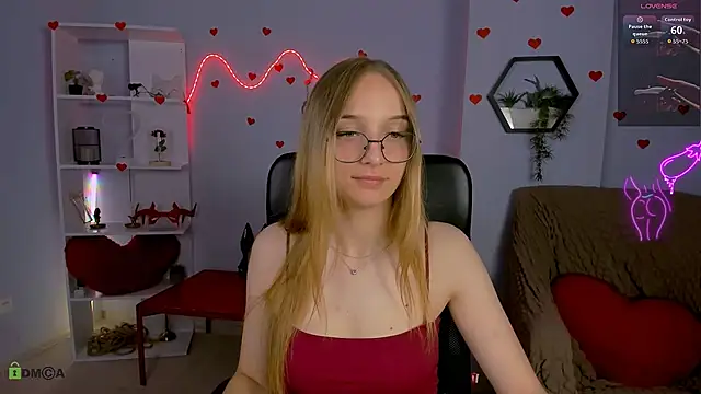 Snapshot of kiki_swan chatting on May 2026 08:37:02 PM kiki swan online show from May 2026 08:37:02 PM