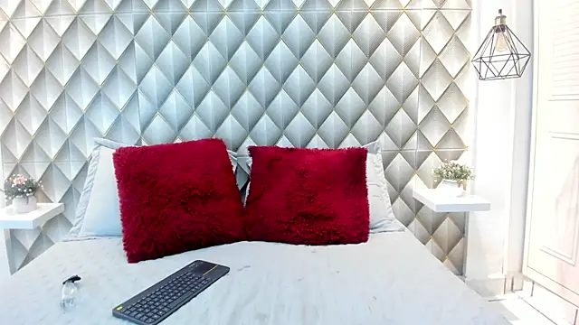 Snapshot of Hanna_Kupper chatting on March 2025 10:20:01 PM Hanna Kupper online show from March 2025 10:20:01 PM