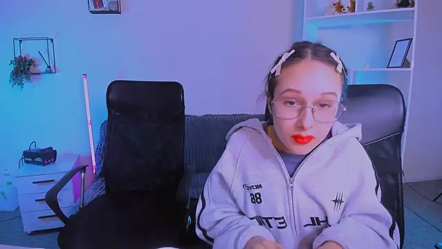 mona cloud online show from November 2025 12:31:02 AM