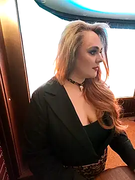 Juicy PeachLux online show from November 2025 02:49:02 PM