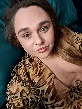 Juicy PeachLux online show from January 2026 06:13:01 PM