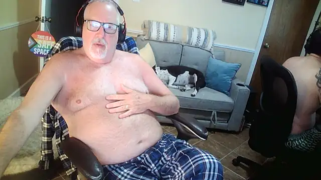 Snapshot of superbearboss chatting on May 2026 12:45:01 PM superbearboss online show from May 2026 12:45:01 PM