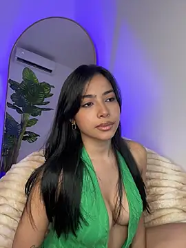  Emily Thompson  online show from December 2025 02:06:02 AM